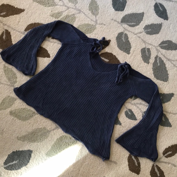 Vintage Look, Shoulder Cut out Sweater - Picture 4 of 4